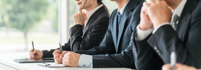 オフィスで打合せをしている様子